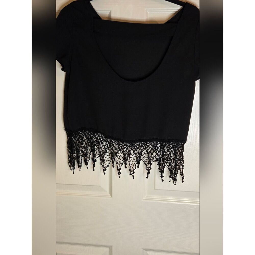 Full Tilt S Black  Cropped Fringle Crachet Trim Shrtslv Scoop Neck Women's Top